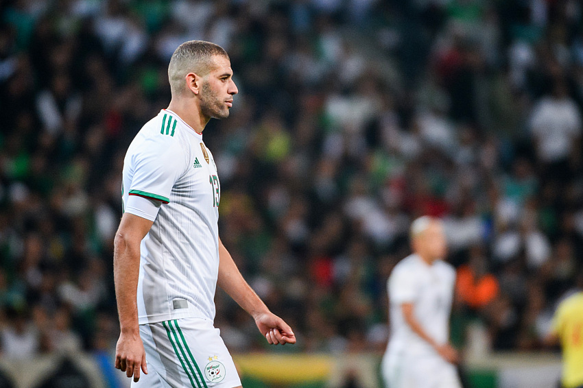 Islam Slimani et le Débat des Binationaux : Loyauté et Identité dans le Football Algérien
