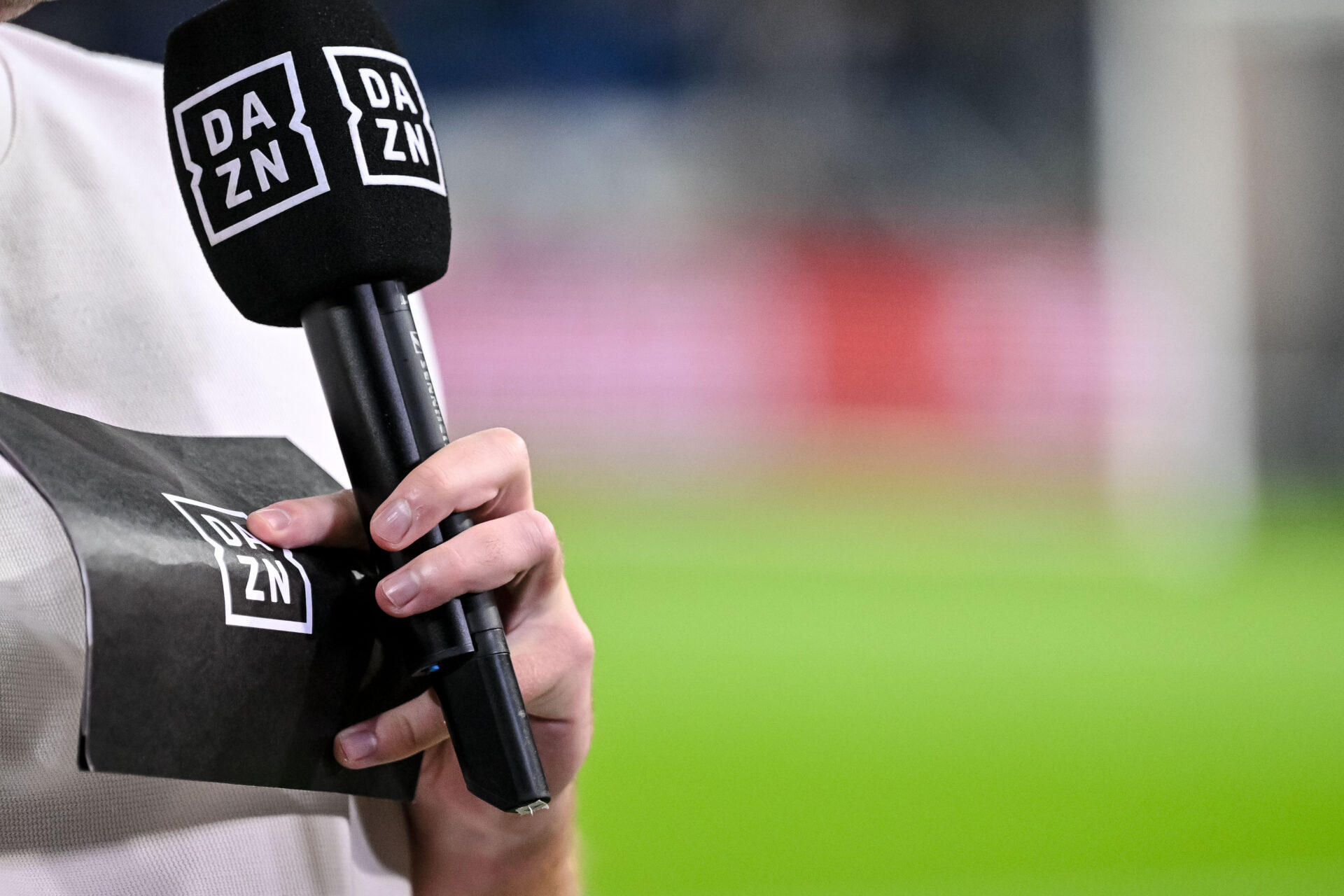 Crise des Droits TV : DAZN et la LFP Face à une Impasse Inattendue