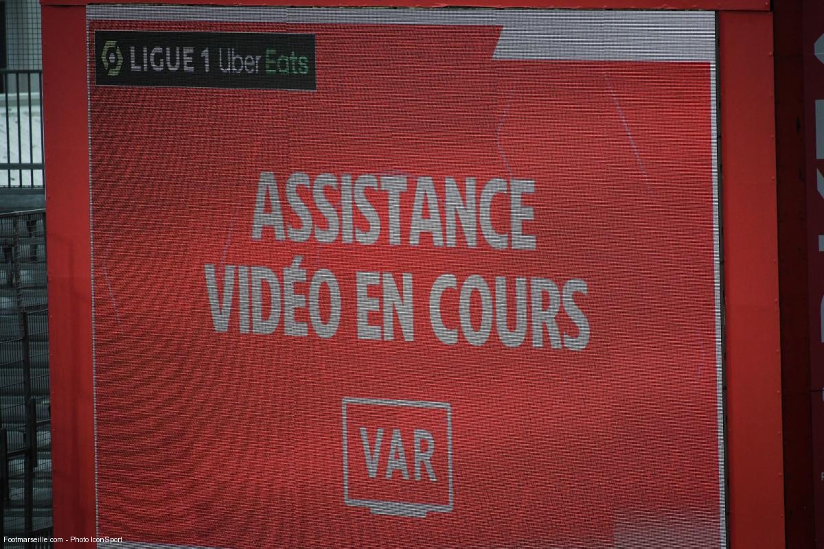 Controverse VAR : L'Impartialité Menacée par un Technicien Fan du PSG