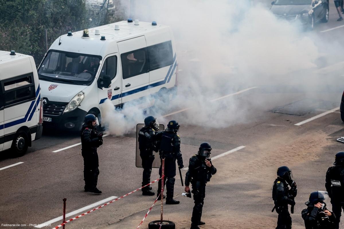 Violence et Incidents lors du Match Auxerre - OM : Retour sur une Soirée Chaotique