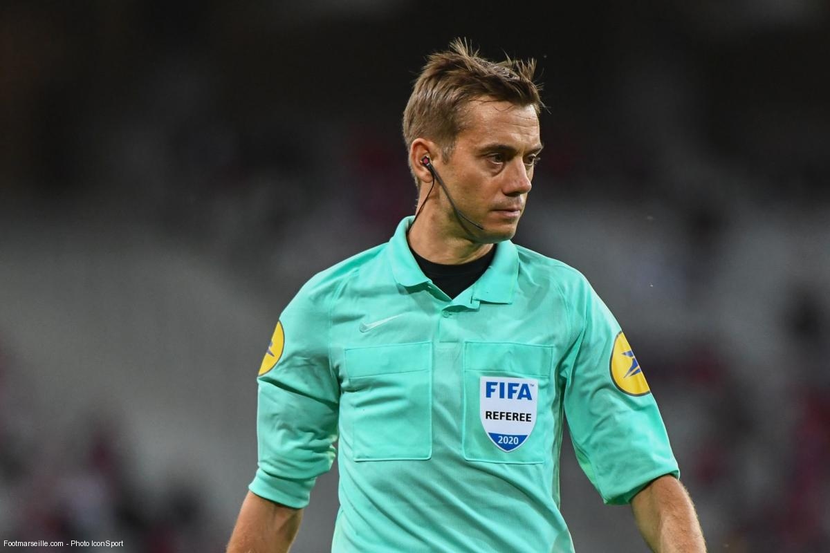 Clément Turpin Arbitre du Classique PSG-OM : Tensions et Statistiques